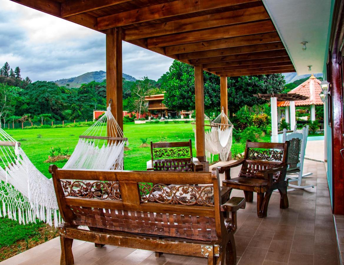 Deluxe Suites Guacamayos - Eco-Lodge & Swimming Pool Bonao Extérieur photo