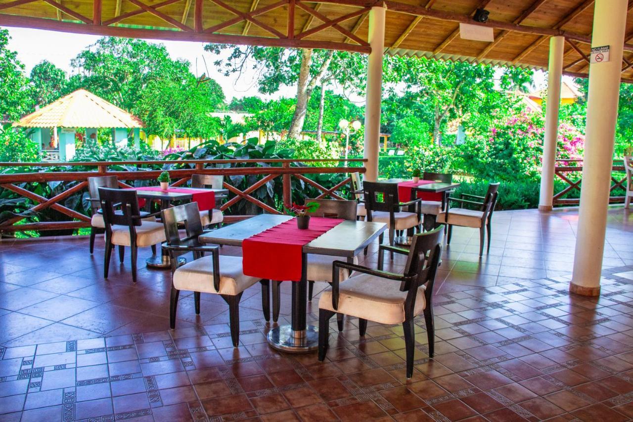 Deluxe Suites Guacamayos - Eco-Lodge & Swimming Pool Bonao Extérieur photo